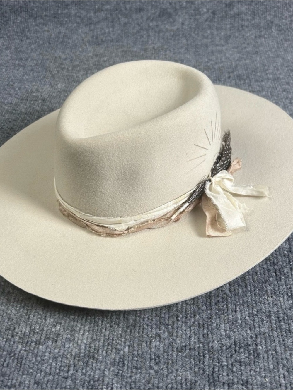 Lovely Bird Malibu Ivory Wide Brim Rancher Hat Feather Ribbon Boho Western Small